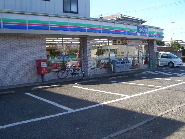 Convenience store. Three F Higashitokorozawa Wada store up (convenience store) 238m
