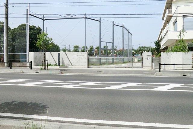 Primary school. Ushinuma until elementary school 930m