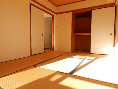Living and room. Japanese-style room From the veranda side