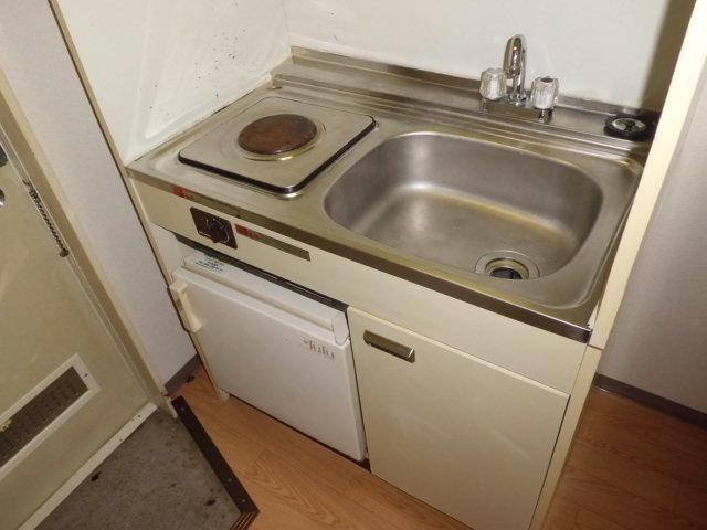 Kitchen. 1-neck electric stove. A kitchen with a mini-fridge