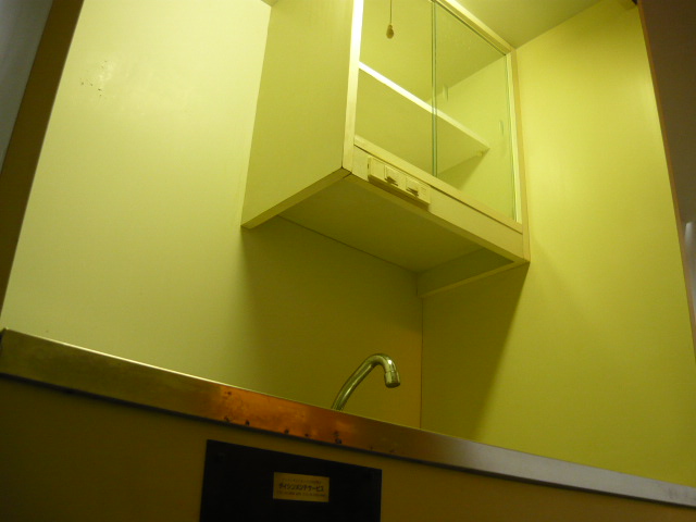 Living and room. Kitchen hand shelf. Convenient to seasoning storage
