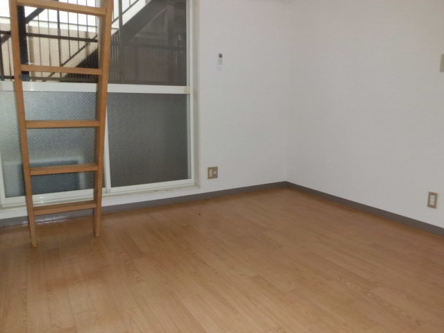 Other room space. 5 Pledge flooring of Western-style. The layout is easy floor plan