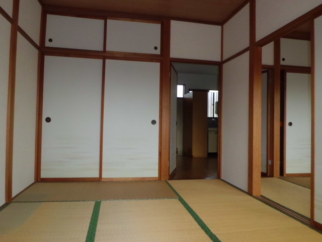 Other room space. 6-mat Japanese-style room. There closet with upper closet in here.