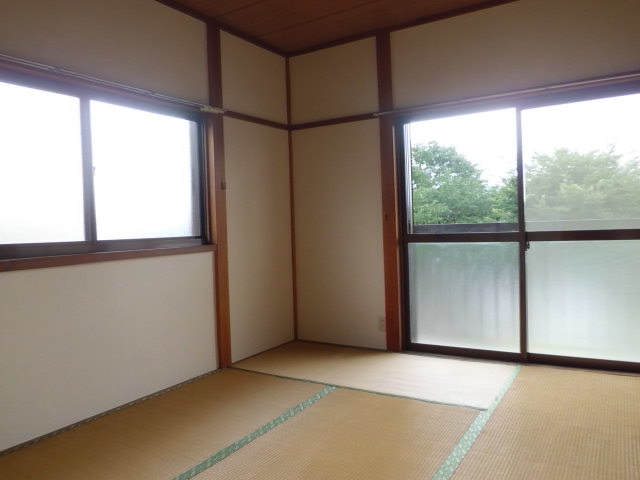 Other room space. 6-mat Japanese-style room. Bright living room of the two-sided lighting