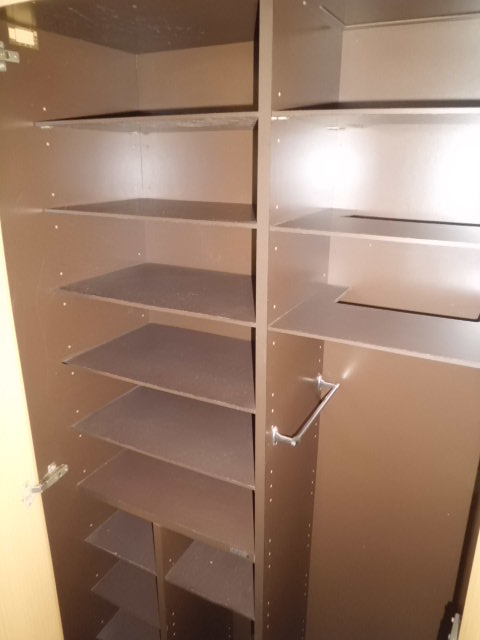 Entrance. Cupboard. height ・ You can store plenty there is a number of stages.