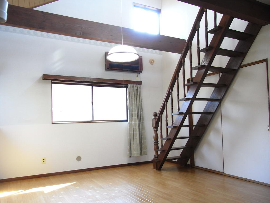 Living and room. Open and nice atrium