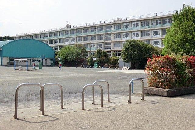 Primary school. 720m until the Yamaguchi Elementary School