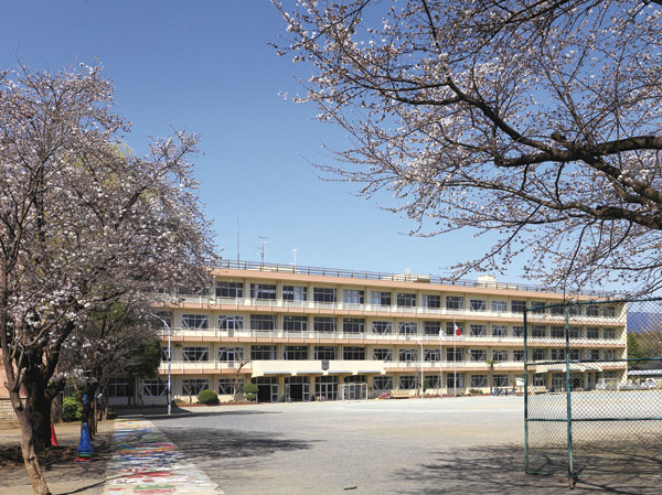 Surrounding environment. Municipal Mihara Elementary School (about 520m ・ 7-minute walk)