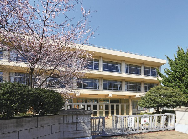 Municipal Mihara Junior High School (about 710m ・ A 9-minute walk)