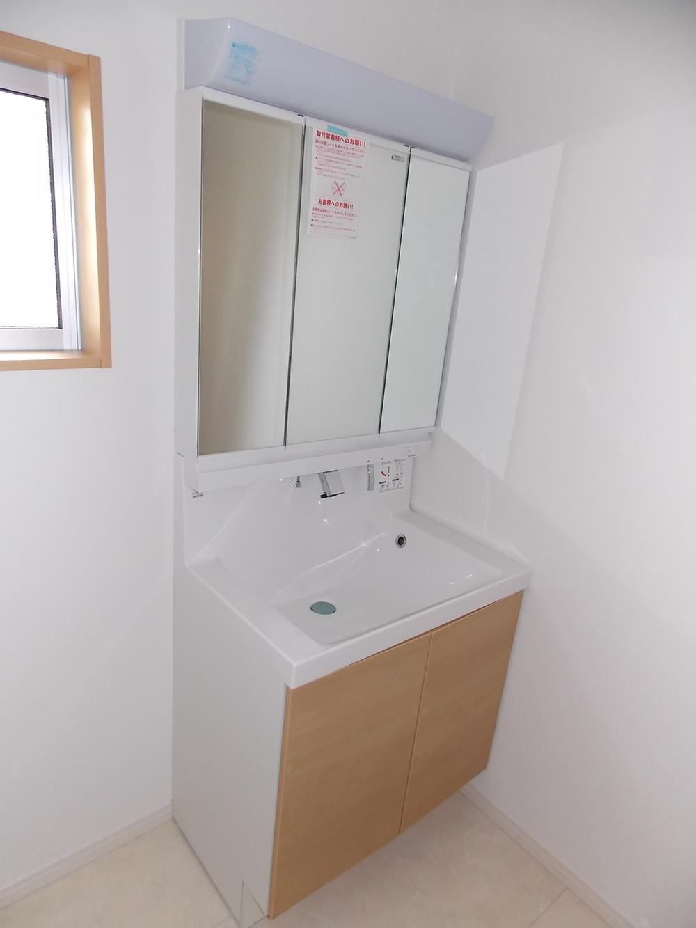 Wash basin, toilet. 1 Building room (November 2013) Shooting