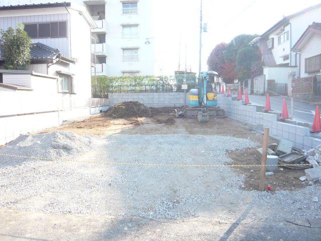 Local photos, including front road. Local (11 May 2013) Shooting