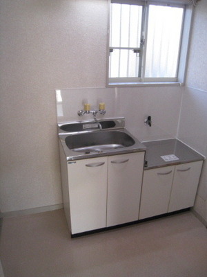 Kitchen. Gas stove 2 burners installed Allowed