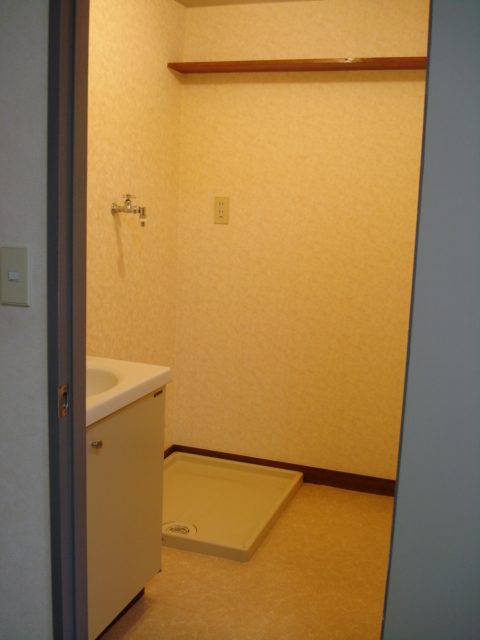 Other room space. Washroom ・ There is also a shelf