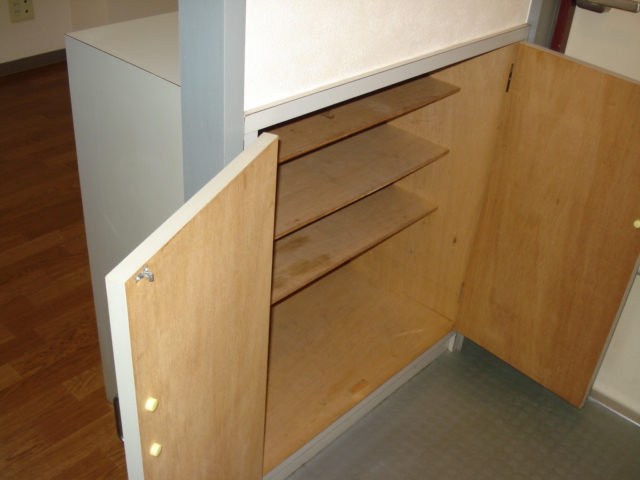 Entrance. With cupboard in the entrance