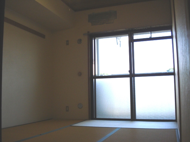 Other room space. You go out on the balcony from the Japanese-style room.
