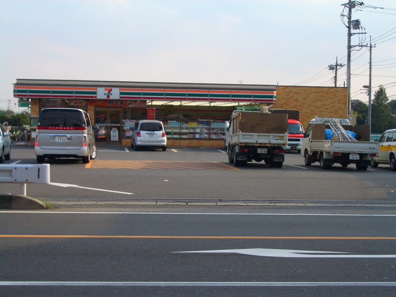Convenience store. Seven-Eleven Higashitokorozawa Station store up to (convenience store) 198m