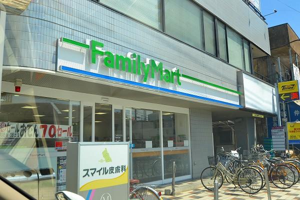 Convenience store. FamilyMart Nishitokorozawa until Station shop 457m