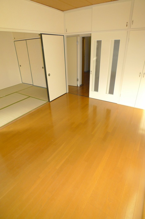 Living and room. Western-style Japanese-style room