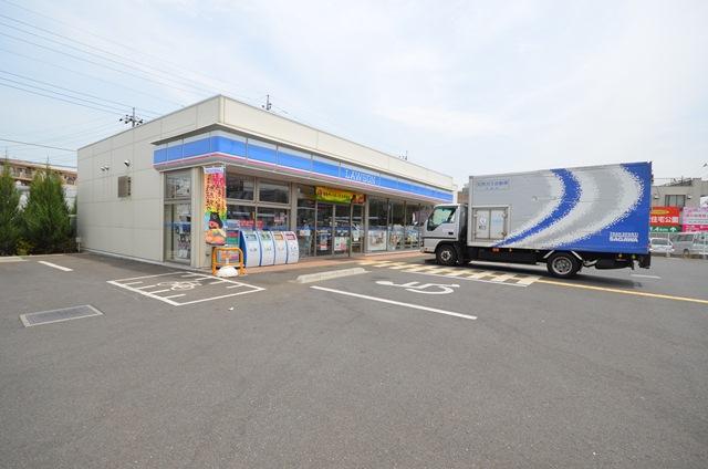 Convenience store. 500m to Lawson
