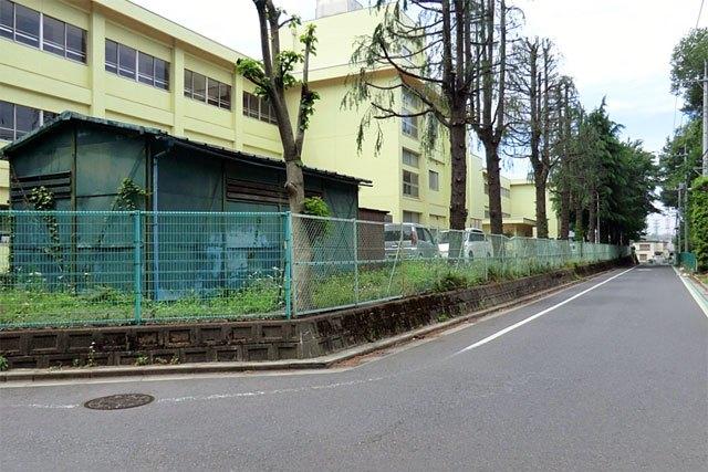 Primary school. 20m to Wakamatsu elementary school