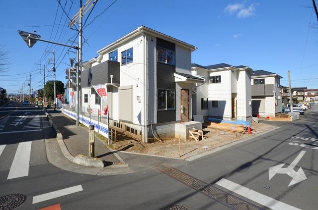 Local photos, including front road. All eight buildings of new construction subdivision. Park adjacent, Road opposite is the living environment of peace of mind in raising children in elementary school. (2013 December 16 shooting)