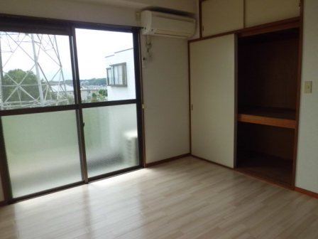Other room space. Veranda face Western-style. Bright rooms in the south.