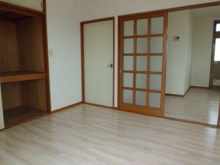 Receipt. View from the Western-style to the kitchen direction. Storage There is also a convenient.