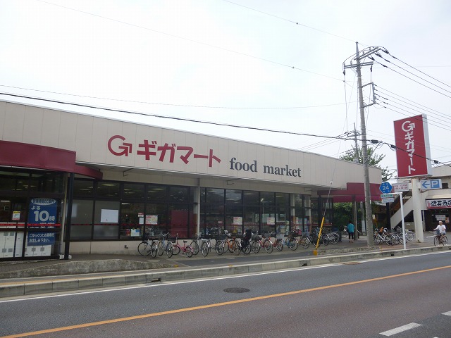 Supermarket. Until the (super) 650m