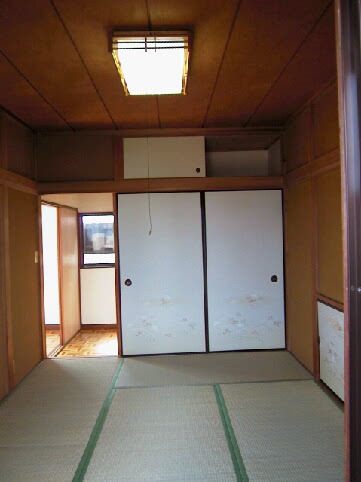 Other room space. 6-mat Japanese-style room. It also may be effective use of the room closet with the upper closet