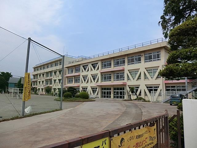 Primary school. Tokorozawa Municipal Nishitomi to elementary school 1060m