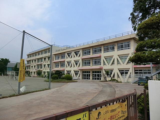 Primary school. Tokorozawa Municipal Nishitomi to elementary school 1110m