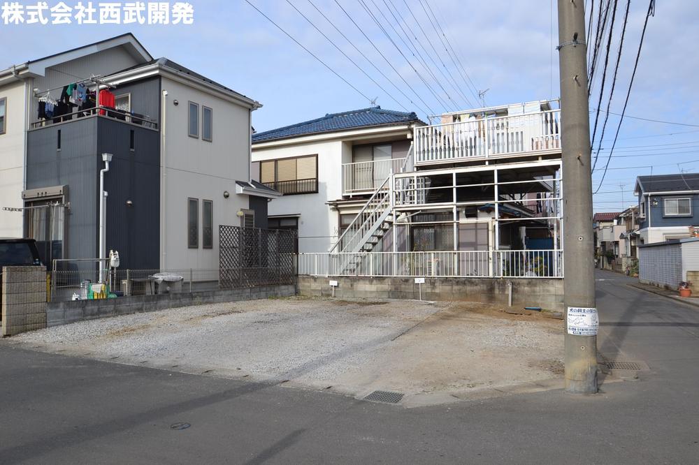 Local photos, including front road. Local appearance photo