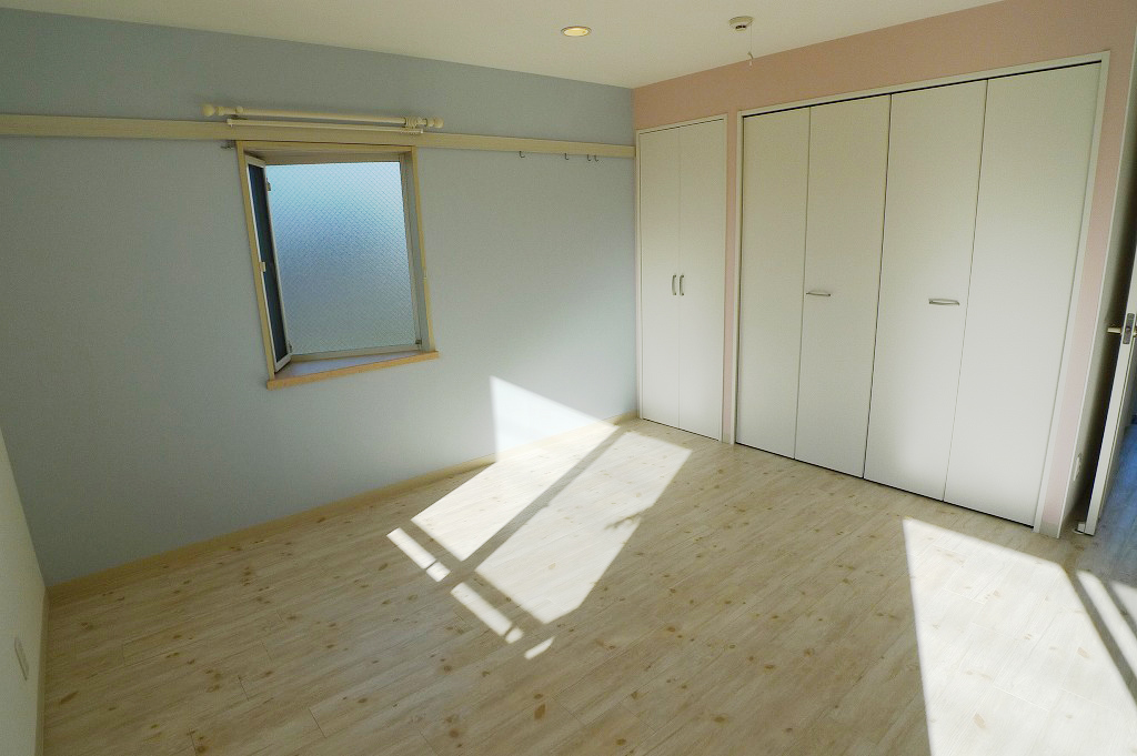 Living and room. Storage lot There is also a bay window