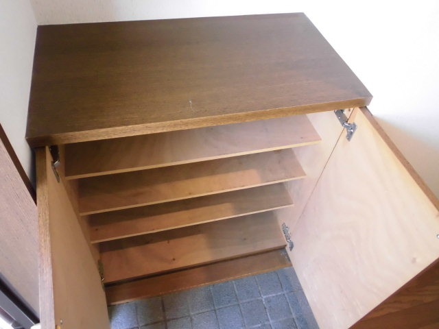 Garden. During the cupboard open. There is firmly shelf number