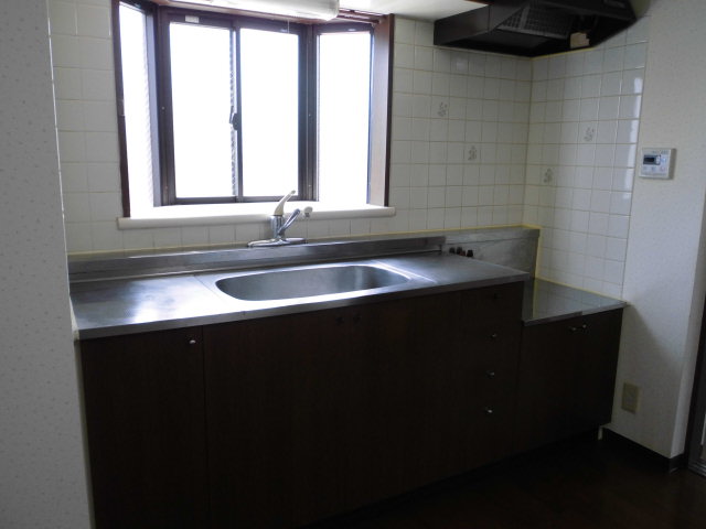 Kitchen. Bright kitchen with a window. There is also a firm working space