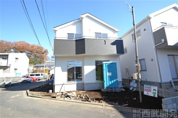 Local appearance photo. Is no building in front