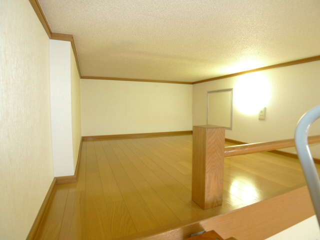 Living and room. Popular with loft