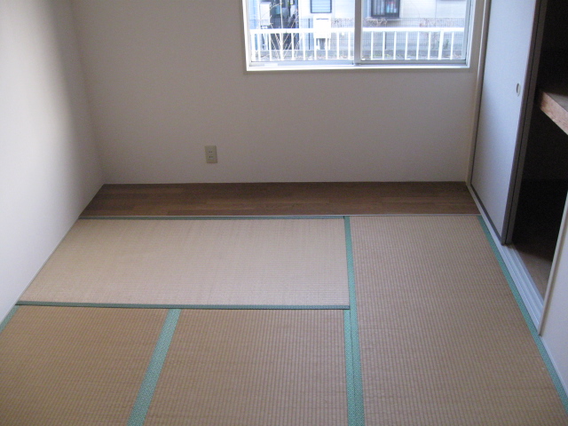 Other room space. Japanese-style room 6 tatami, There is reluctance window.
