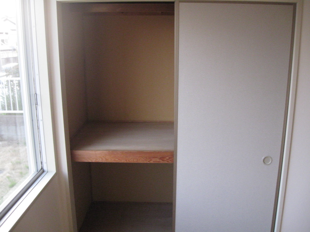 Receipt. There upper closet in the closet