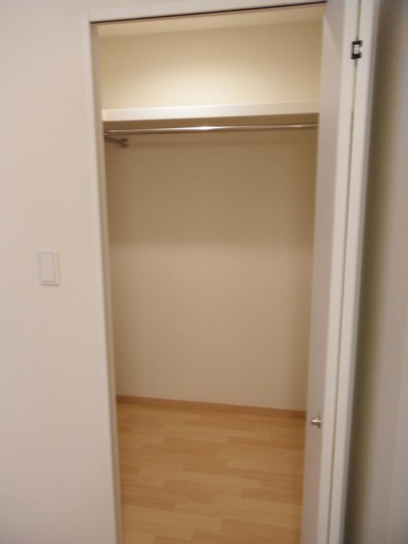 Receipt. Spacious walk-in closet