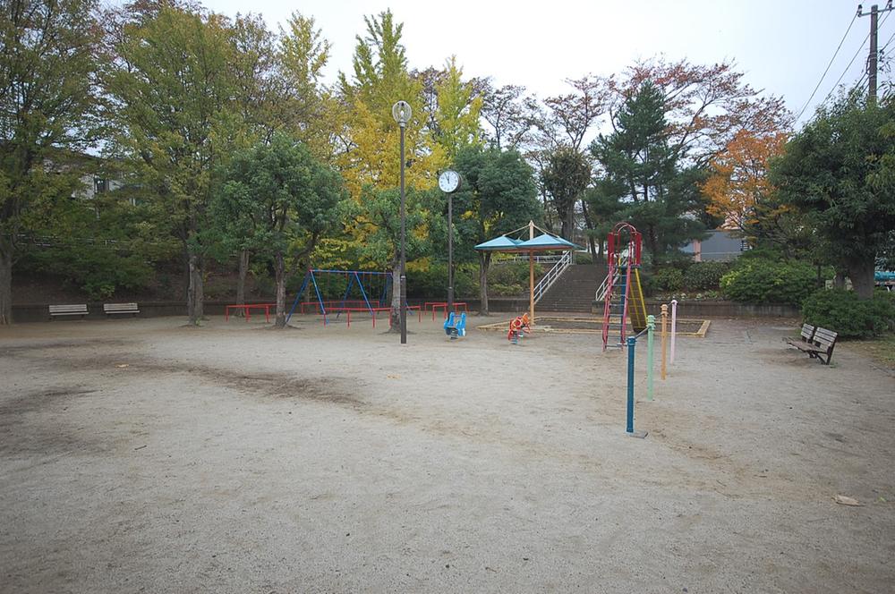 park. 550m playground equipment is also plenty to Tsubakiho park.
