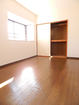 Living and room. Northern Room 6 Pledge Madoyu