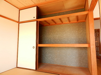 Receipt. Japanese-style closet With upper closet