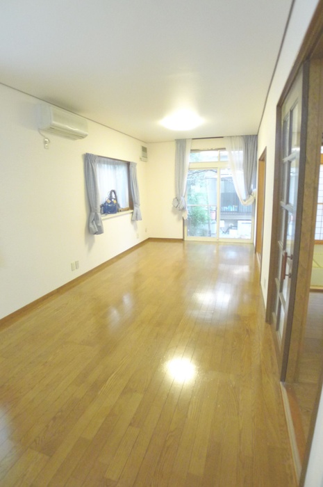 Living and room. Spread of living