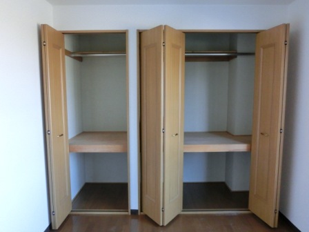 Receipt. 6 Pledge Western-style housing. Convenient built together with the hanger pipe