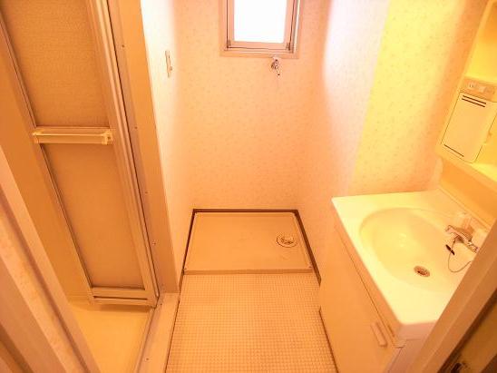 Other room space. Dressing room. Waterproof bread with a Laundry Area.