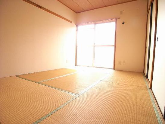 Other room space. 6 Pledge Japanese-style room. Bright living room on the veranda surface. In the bedroom