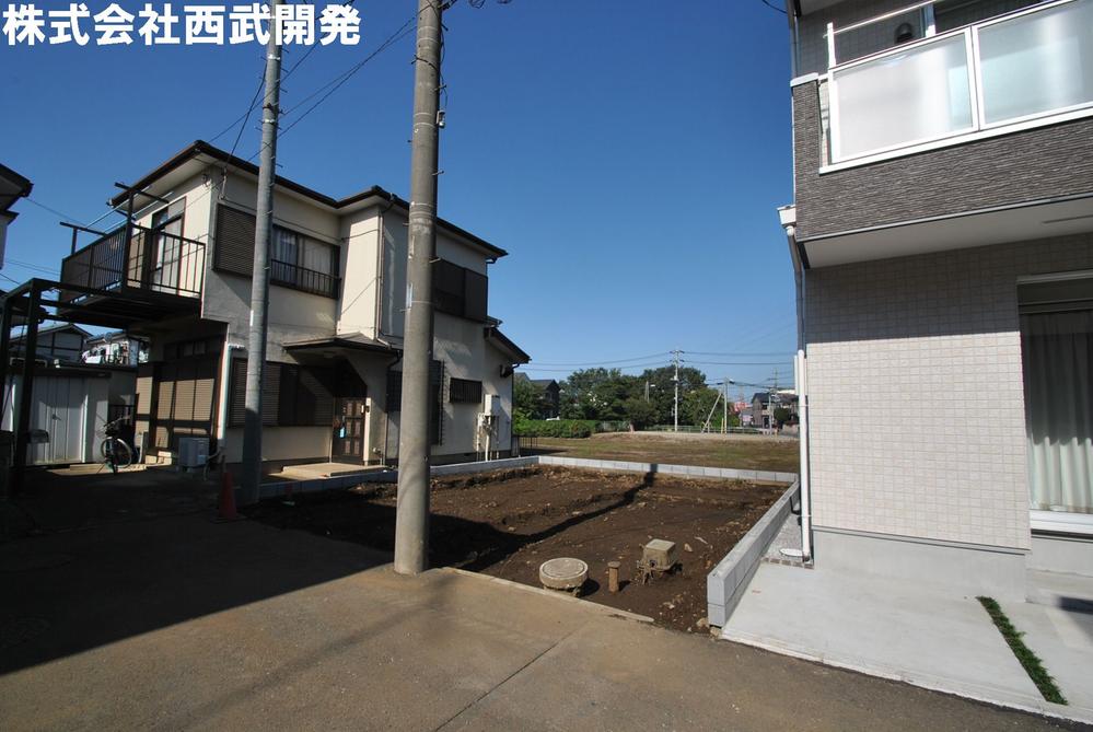 Local photos, including front road. Local appearance photo