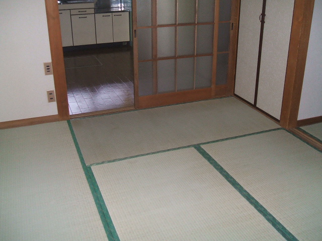 Other room space. 6-mat Japanese-style room. DK right next, In space relaxation as a living room