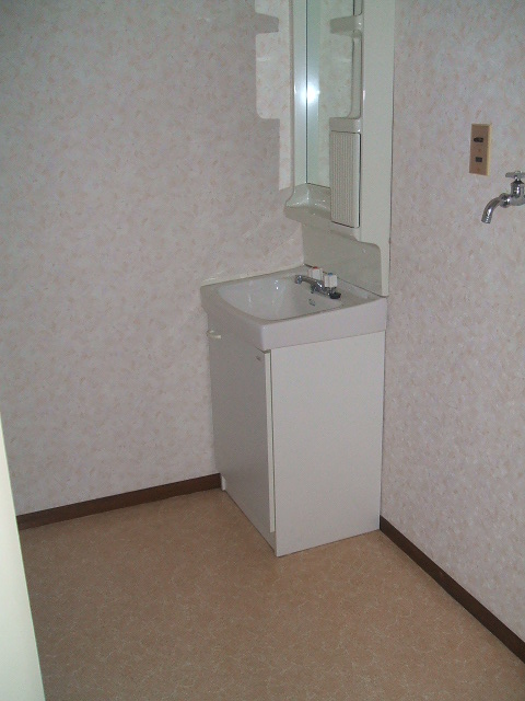 Washroom. Washroom ・ Indoor Laundry Storage